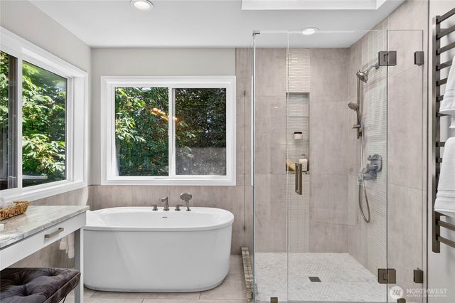 25720 NE 4th Place, Sammamish, WA 98074