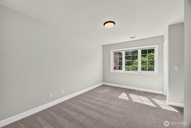 25720 NE 4th Place, Sammamish, WA 98074