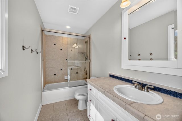 25720 NE 4th Place, Sammamish, WA 98074