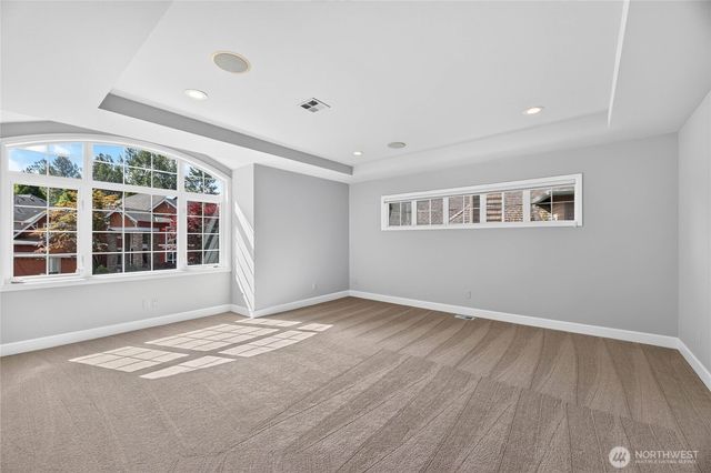 25720 NE 4th Place, Sammamish, WA 98074