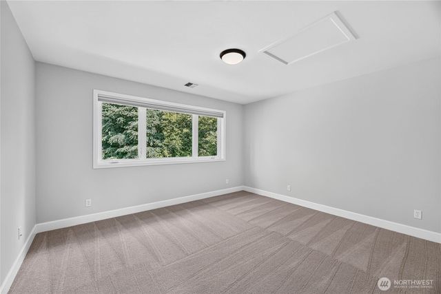 25720 NE 4th Place, Sammamish, WA 98074