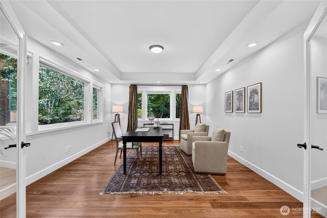 25720 NE 4th Place, Sammamish, WA 98074