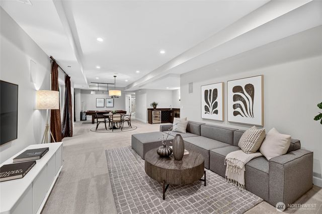 25720 NE 4th Place, Sammamish, WA 98074