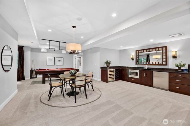 25720 NE 4th Place, Sammamish, WA 98074