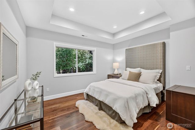 25720 NE 4th Place, Sammamish, WA 98074