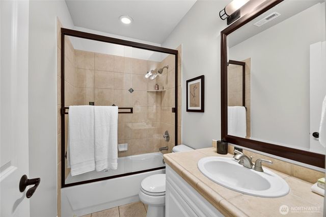 25720 NE 4th Place, Sammamish, WA 98074