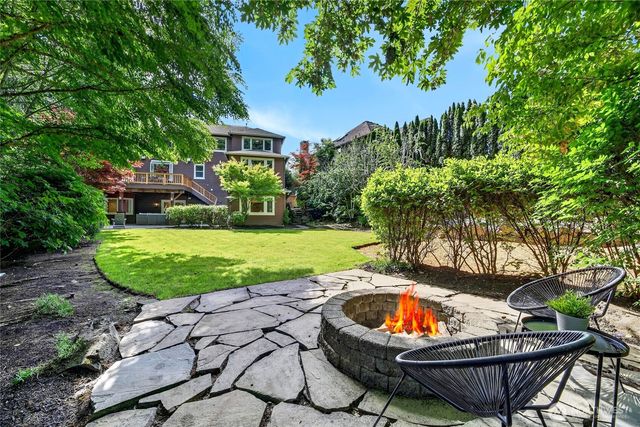 25720 NE 4th Place, Sammamish, WA 98074