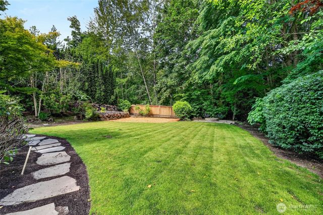 25720 NE 4th Place, Sammamish, WA 98074