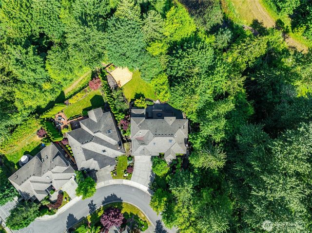 25720 NE 4th Place, Sammamish, WA 98074