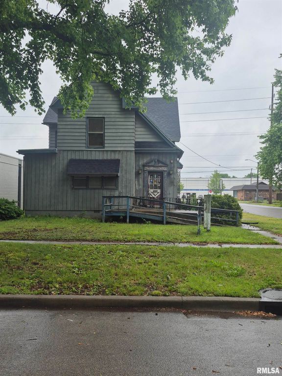1430 S 8TH Street, Springfield, IL 62703
