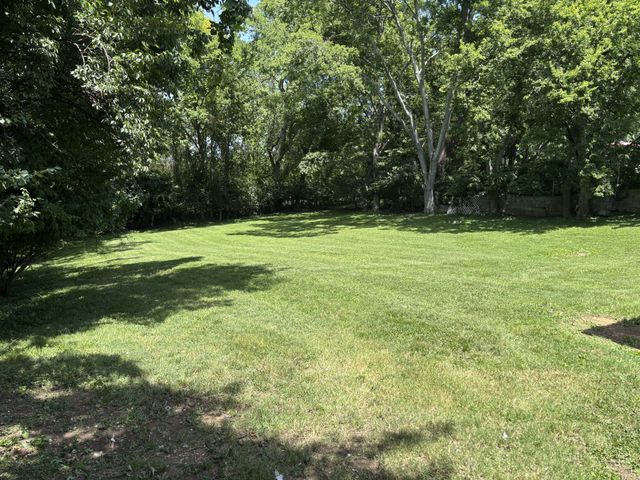 131 Robinhood Cir, Hendersonville, TN 37075