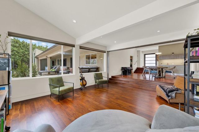 16117 Martincoit Rd, Poway, CA 92064