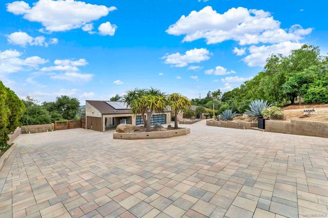 16117 Martincoit Rd, Poway, CA 92064