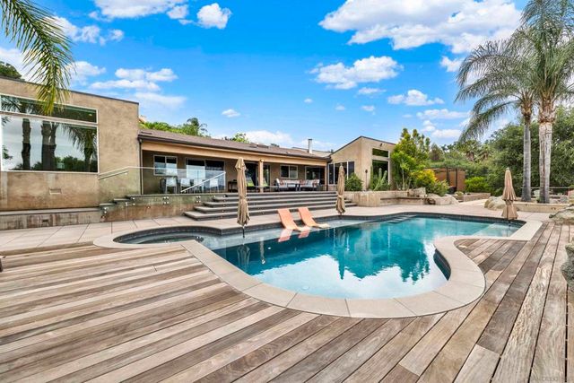 16117 Martincoit Rd, Poway, CA 92064