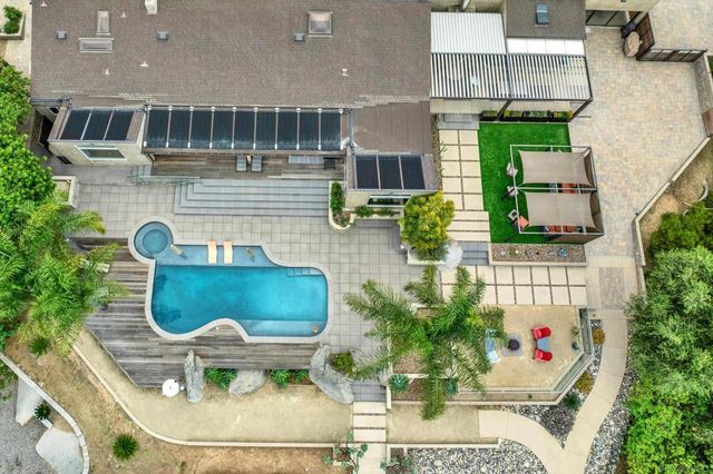 16117 Martincoit Rd, Poway, CA 92064