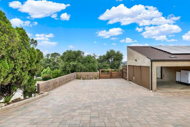 16117 Martincoit Rd, Poway, CA 92064