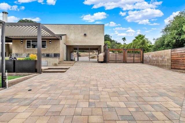 16117 Martincoit Rd, Poway, CA 92064