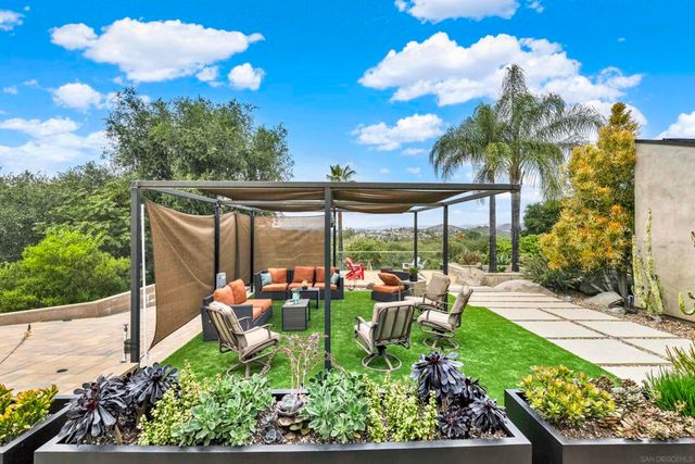 16117 Martincoit Rd, Poway, CA 92064