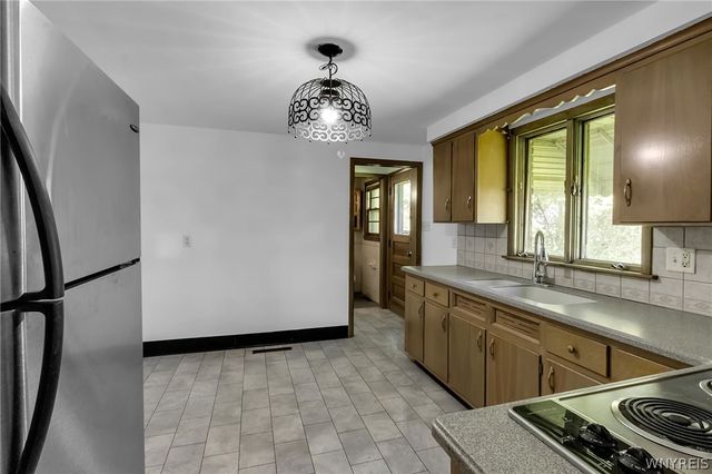 8130 Packard Road, Niagara, NY 14304
