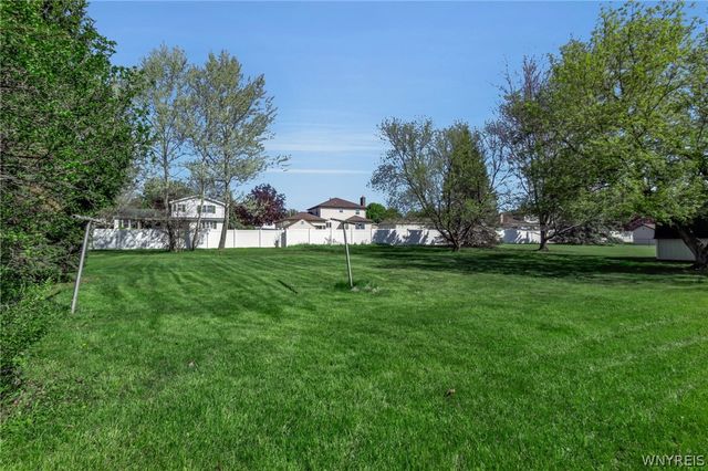 8130 Packard Road, Niagara, NY 14304