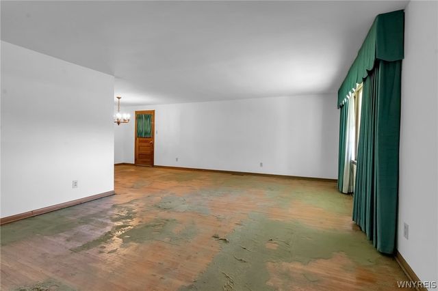 8130 Packard Road, Niagara, NY 14304