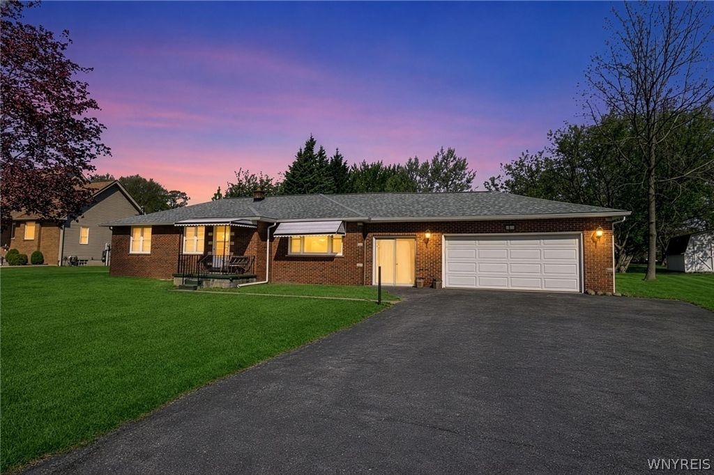 8130 Packard Road, Niagara, NY 14304