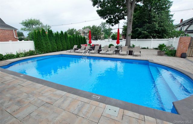 278 S Long Beach Avenue, Freeport, NY 11520