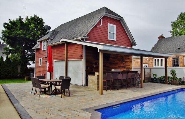 278 S Long Beach Avenue, Freeport, NY 11520
