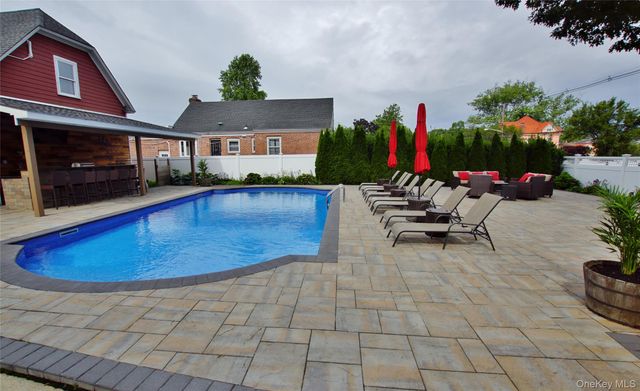 278 S Long Beach Avenue, Freeport, NY 11520