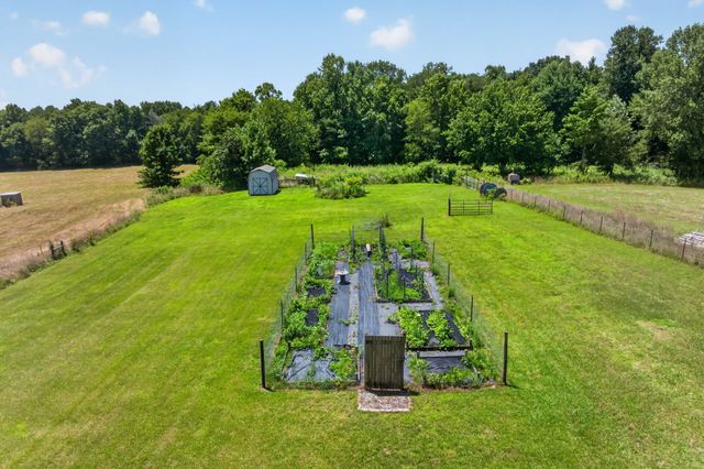 4160 Standing Rock Rd, Jamestown, TN 38556