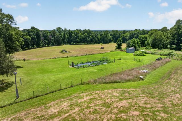 4160 Standing Rock Rd, Jamestown, TN 38556