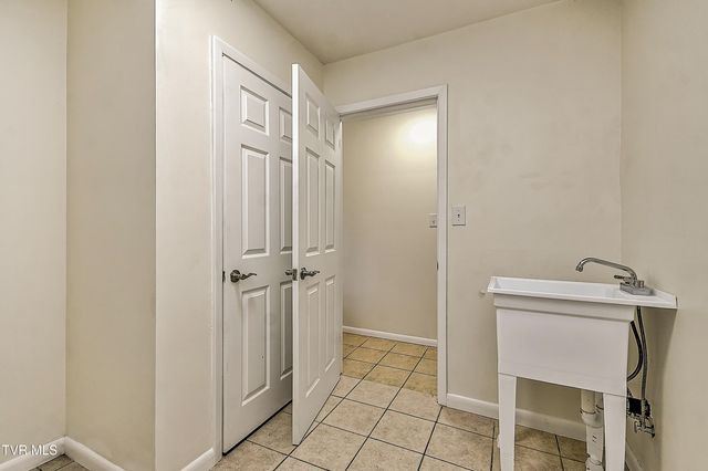 398 Hales Chapel Road, Gray, TN 37615