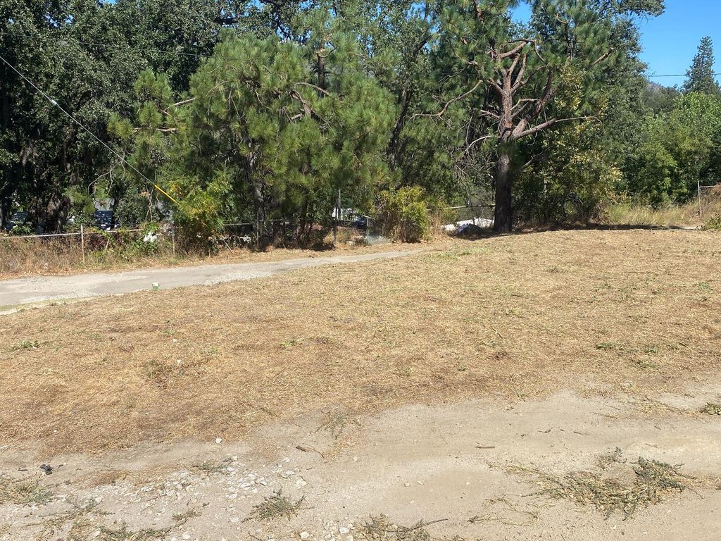 Image 10 of property listing at 33081 Road 222, North Fork, CA 93643