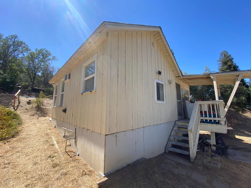 Image 4 of property listing at 33081 Road 222, North Fork, CA 93643