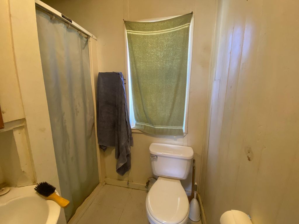 Image 9 of property listing at 33081 Road 222, North Fork, CA 93643