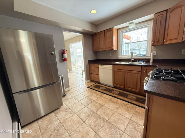 63 Shorewood Drive, Bayville, NJ 08721