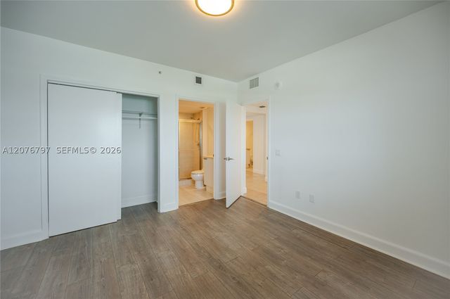 15051 Royal Oaks Ln 2403, North Miami, FL 33181