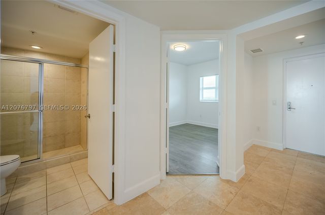 15051 Royal Oaks Ln 2403, North Miami, FL 33181