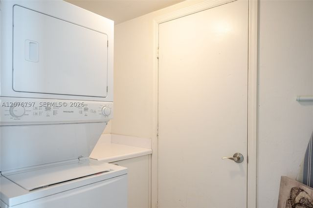 15051 Royal Oaks Ln 2403, North Miami, FL 33181