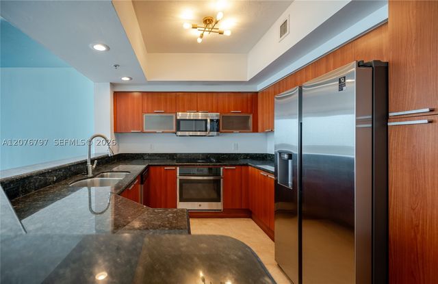 15051 Royal Oaks Ln 2403, North Miami, FL 33181