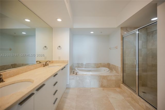 15051 Royal Oaks Ln 2403, North Miami, FL 33181