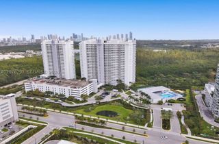 15051 Royal Oaks Ln 2403, North Miami, FL 33181