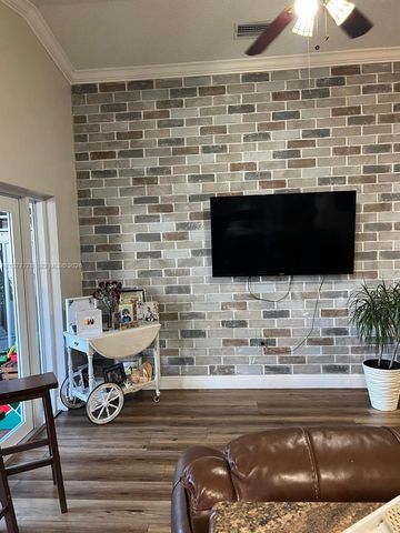 4911 SW 142nd Pl, Miami, FL 33175