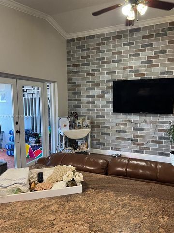 4911 SW 142nd Pl, Miami, FL 33175