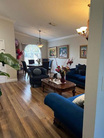 4911 SW 142nd Pl, Miami, FL 33175