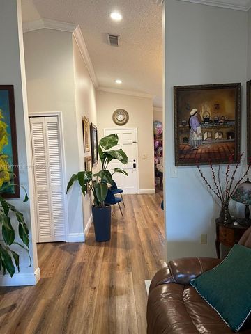 4911 SW 142nd Pl, Miami, FL 33175