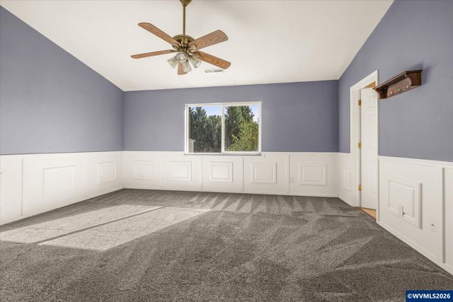 2548 Edgewater Dr, Woodburn, OR 97071