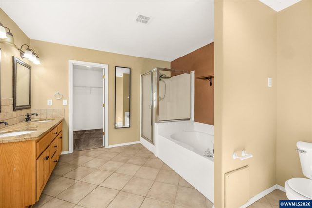 2548 Edgewater Dr, Woodburn, OR 97071