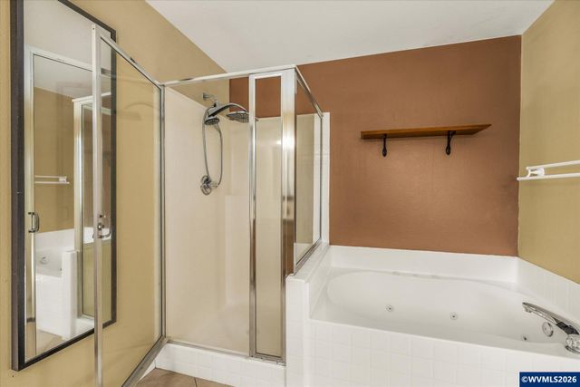 2548 Edgewater Dr, Woodburn, OR 97071