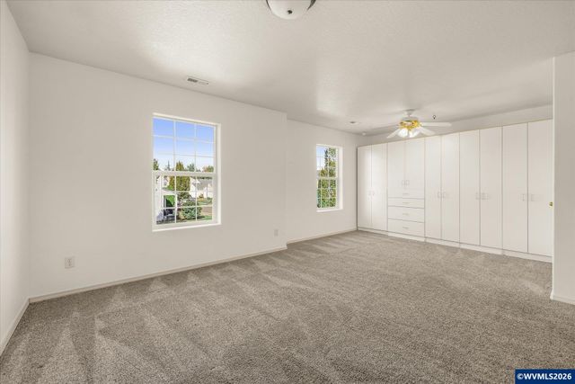 2548 Edgewater Dr, Woodburn, OR 97071